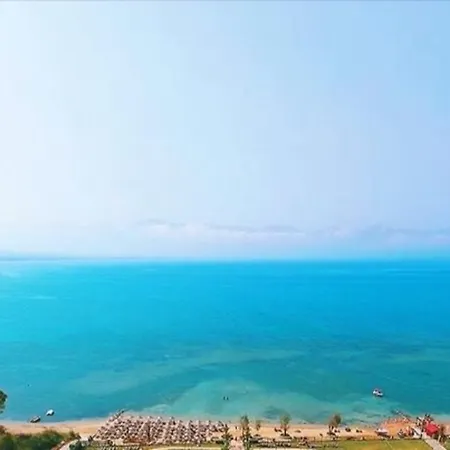 Blue By The Pool, Near Sea Vilă